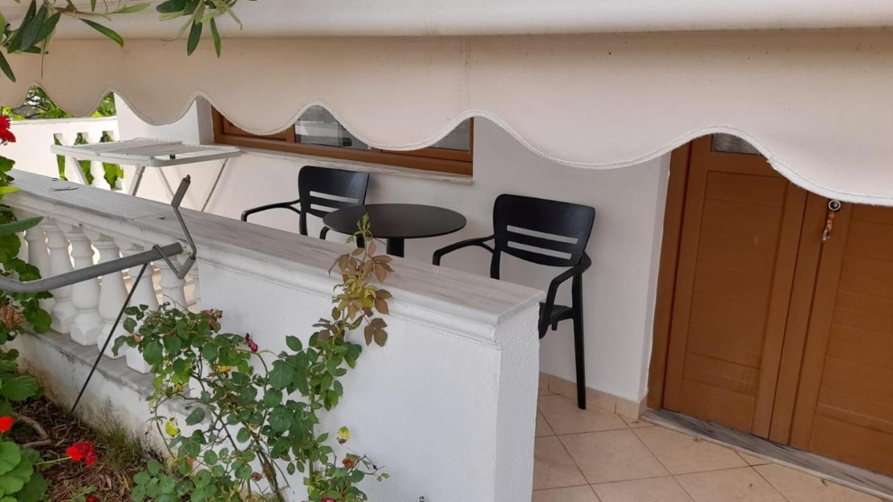 Vita Apartment - Spacious Garden And Balcony 5 Min To Beach & Center Ksamil Bagian luar foto