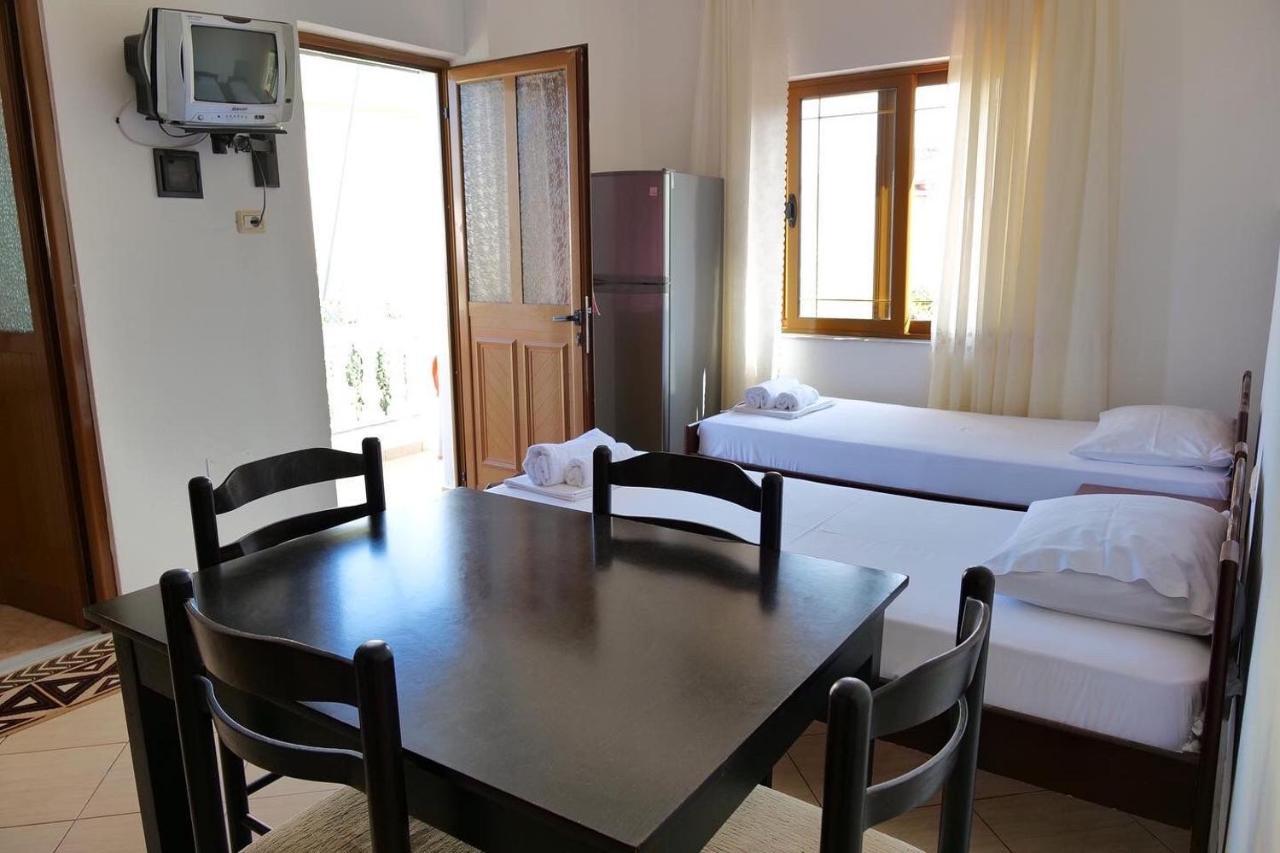 Vita Apartment - Spacious Garden And Balcony 5 Min To Beach & Center Ksamil Bagian luar foto