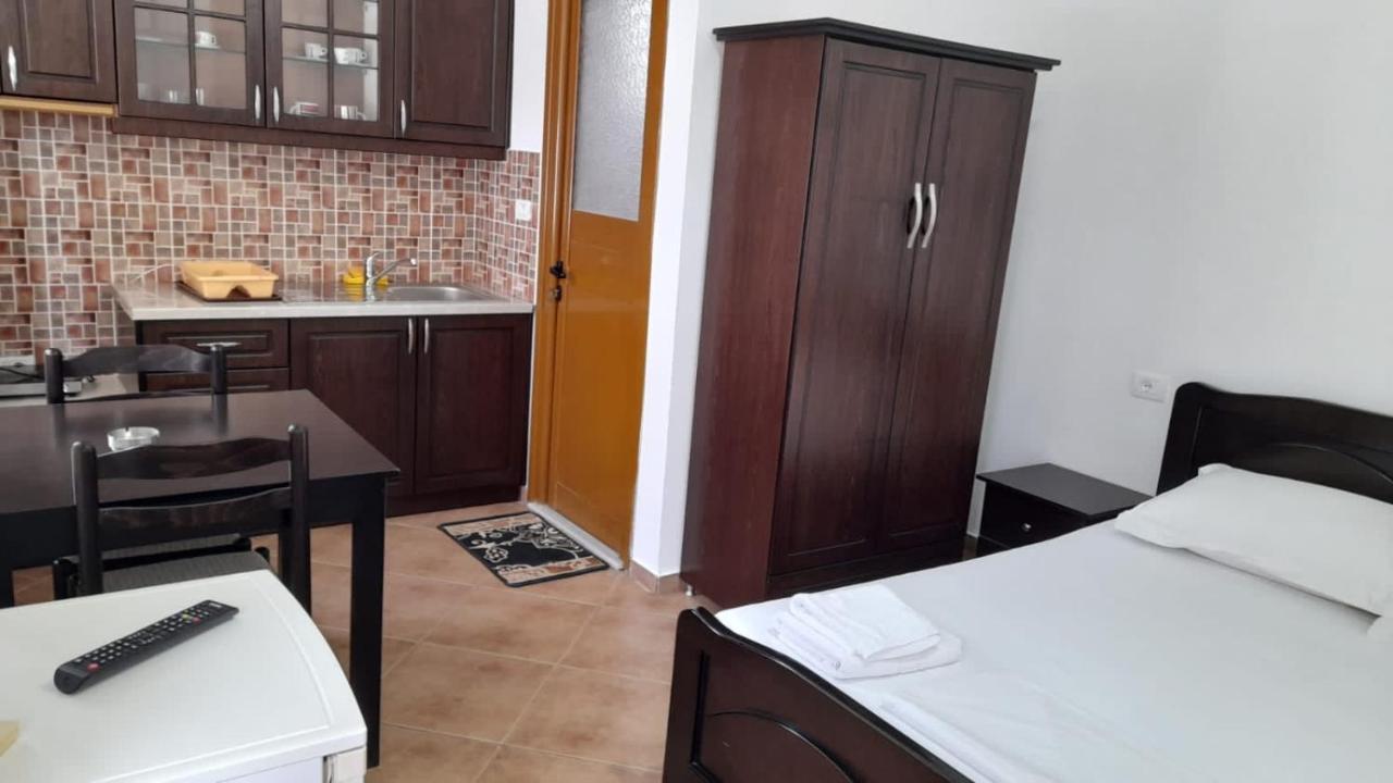 Vita Apartment - Spacious Garden And Balcony 5 Min To Beach & Center Ksamil Bagian luar foto