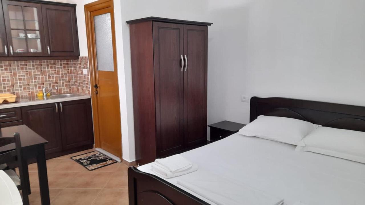 Vita Apartment - Spacious Garden And Balcony 5 Min To Beach & Center Ksamil Bagian luar foto