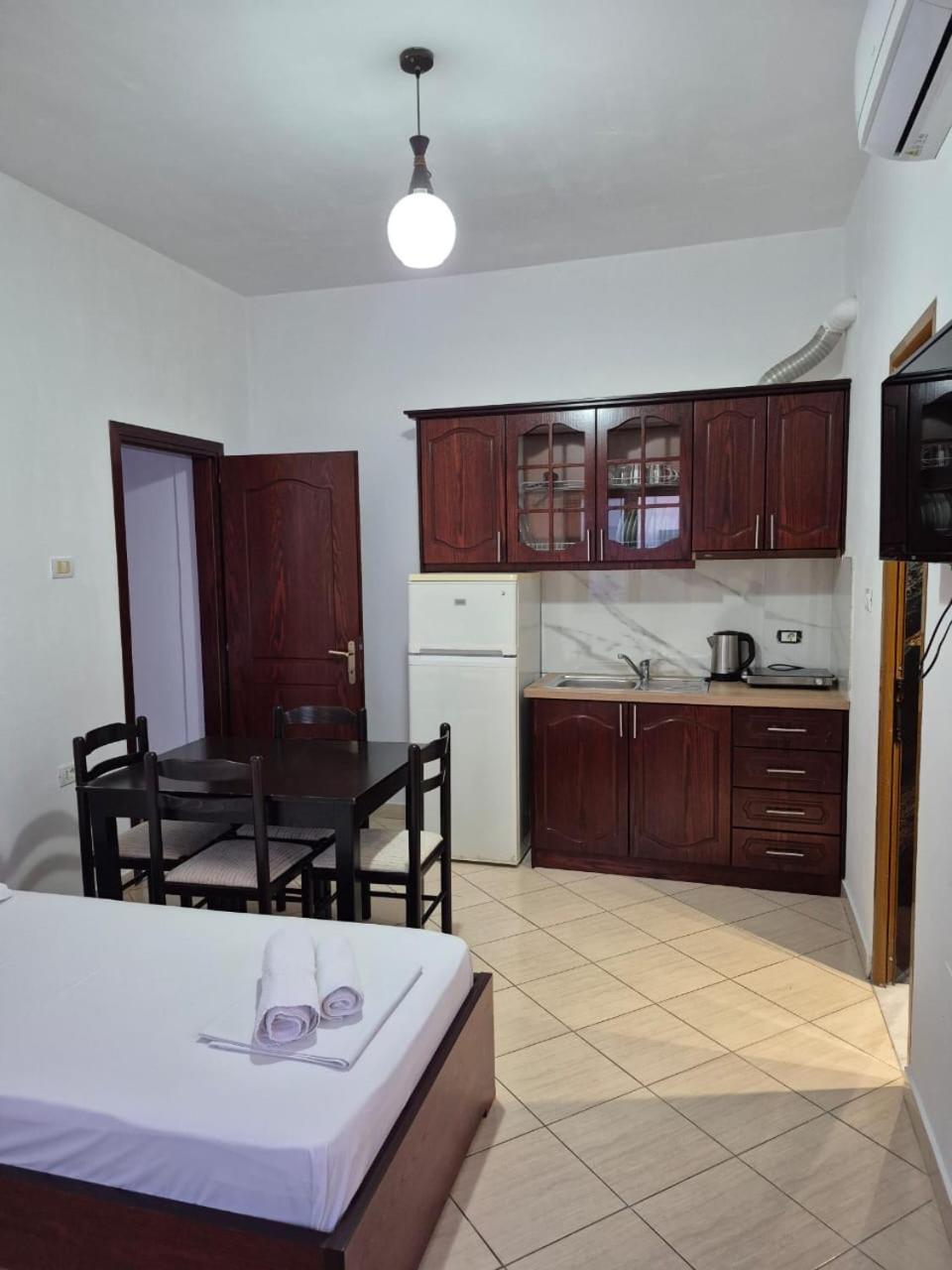 Vita Apartment - Spacious Garden And Balcony 5 Min To Beach & Center Ksamil Bagian luar foto